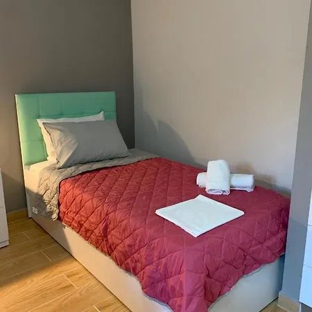 Traditional House Alepis In Appartement